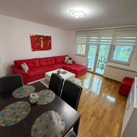 Azra Apartmán *